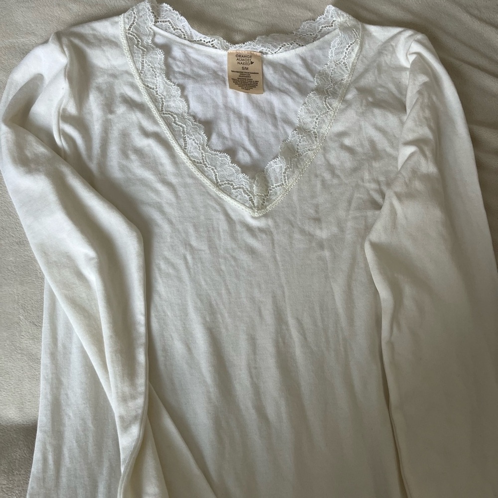 Super-Soft Bamboo Elegant Lace Trim Second Skin Shirt